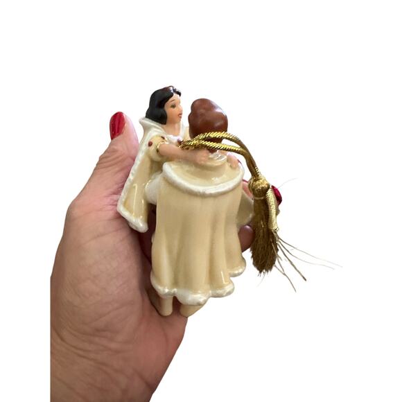 Lenox Disney Showcase Snow White and The Prince Charming Dancing Figurine - Picture 2 of 3
